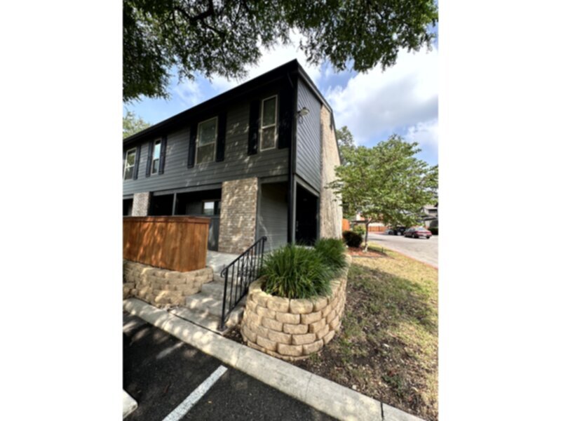 Primary Photo - 2718 Old Field Dr