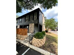 Building Photo - 2718 Old Field Dr