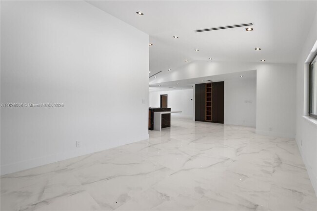 Foto del edificio - 5020 Hawkhurst Ave
