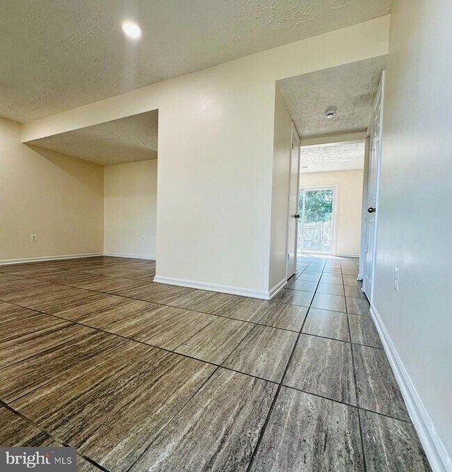 Foto del edificio - 9658 Woodhue Ct