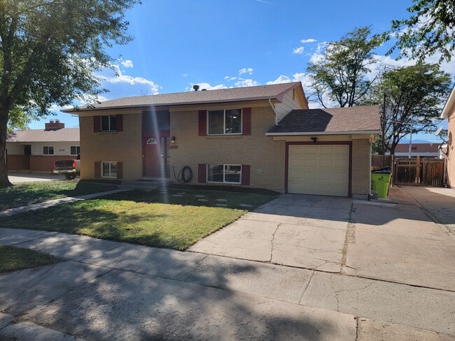 Building Photo - 1106 Fosdick Dr
