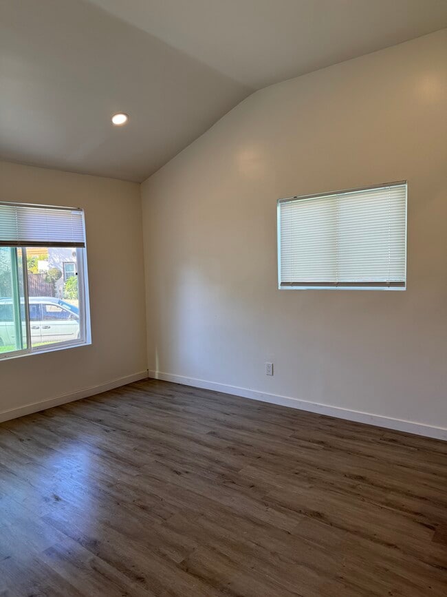 Living room - 2820 Vineyard Ave