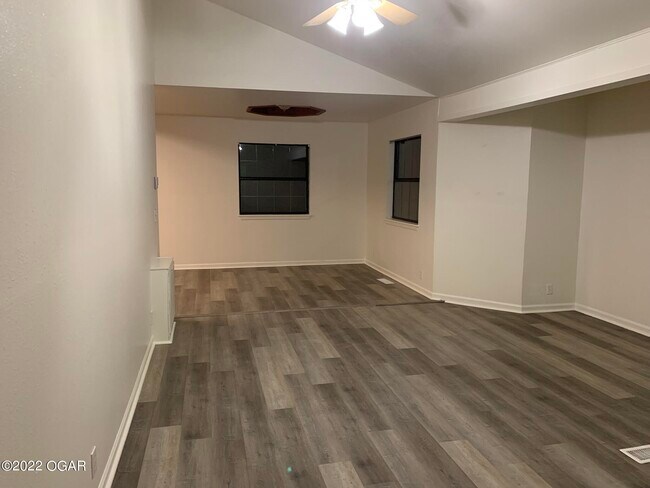 Building Photo - 2577 S Kenser Rd