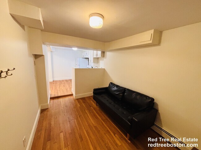 Foto del edificio - 32 Edgerly Rd