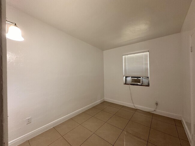 Building Photo - 4771 NE 17th Dr