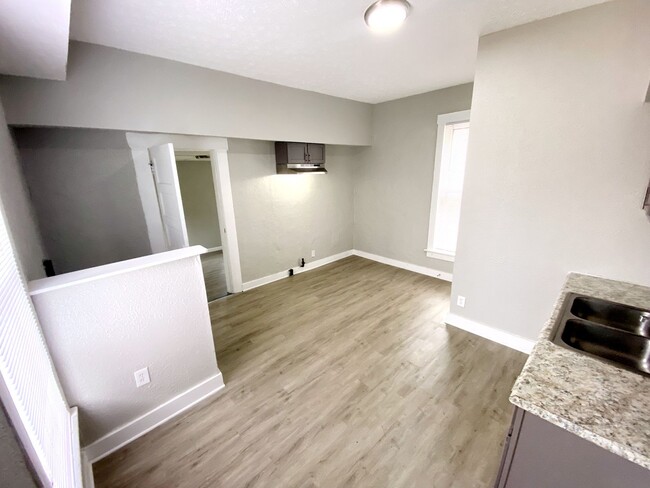 Building Photo - Newly Rehabbed Single family in Dayton! **...