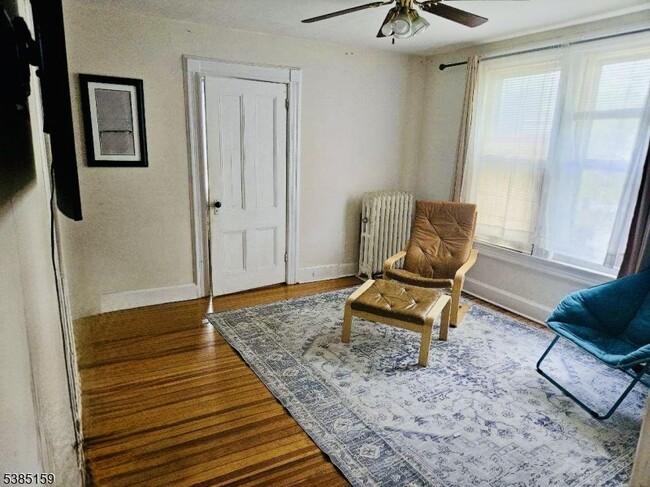 Foto del edificio - 412 Maple Ave