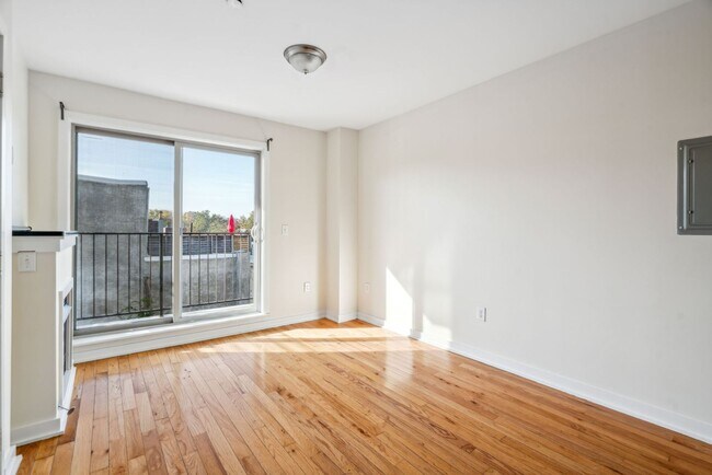 Foto del edificio - 3002 W Girard Ave