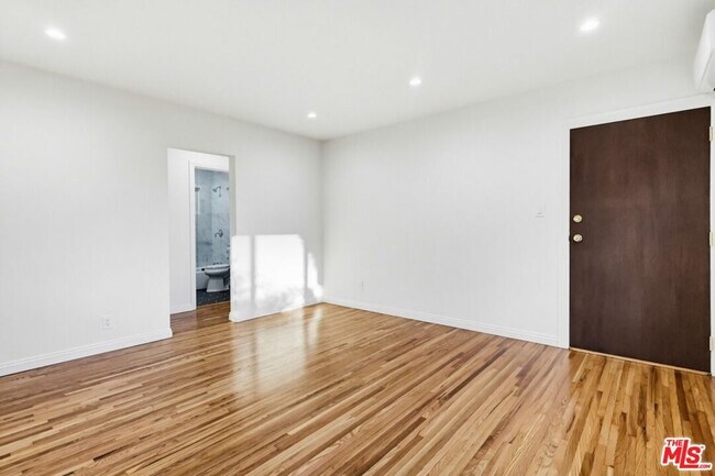 Foto del edificio - 1828 Silver Lake Blvd