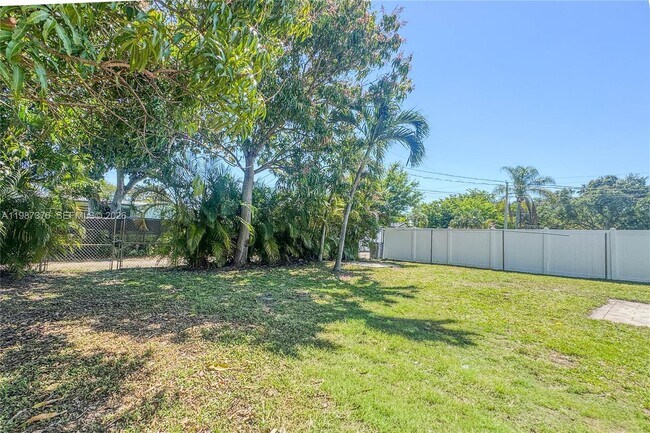 Foto del edificio - 1911 N 44th Ave