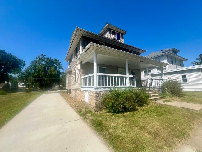 Foto del edificio - 2409 Iowa St