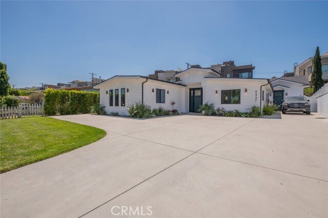 Foto del edificio - 6437 Longridge Ave