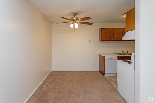 1BR, 1BA - 696 SF - The Park Apartments