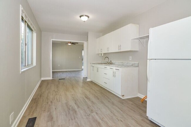 Building Photo - Great 3 bedroom home