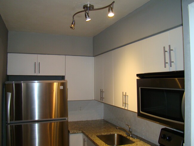 Building Photo - The Perfect Location. The Best Price. 1 Mo...