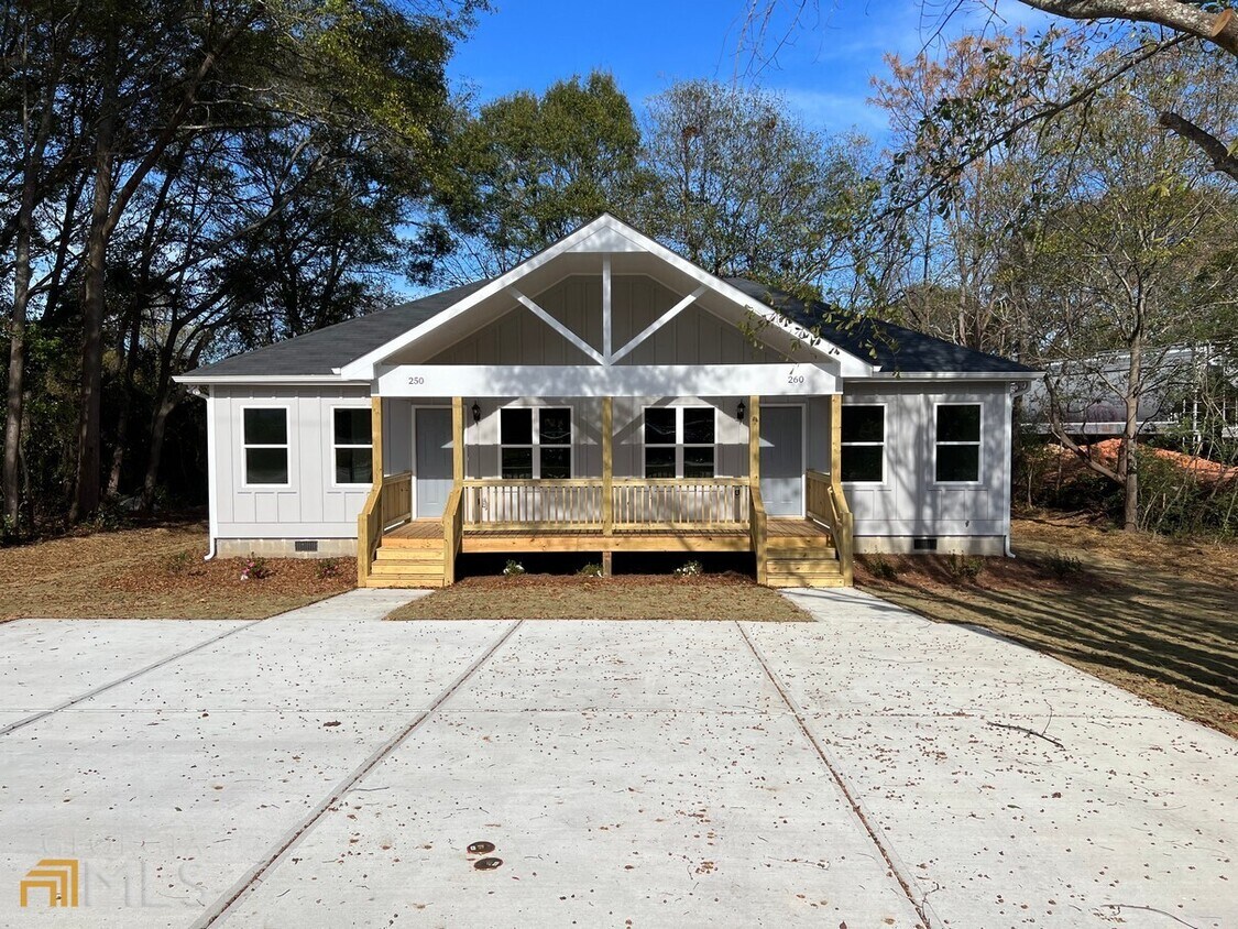 Primary Photo - 250 Holly St
