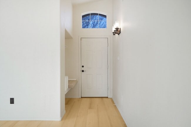 Building Photo - House For Rent | 4-Bed 2-Bath | 2-Car Garage | Rio Rancho SE | Large Backyard |