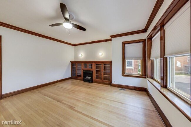 Building Photo - 2 br, 1 bath Condo - 5150 N. Lotus Avenue