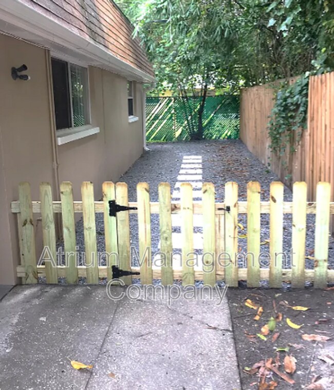 Foto del edificio - 2399 Eastwood Dr