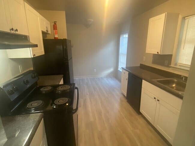 Foto del edificio - Room in Condo on Beck St