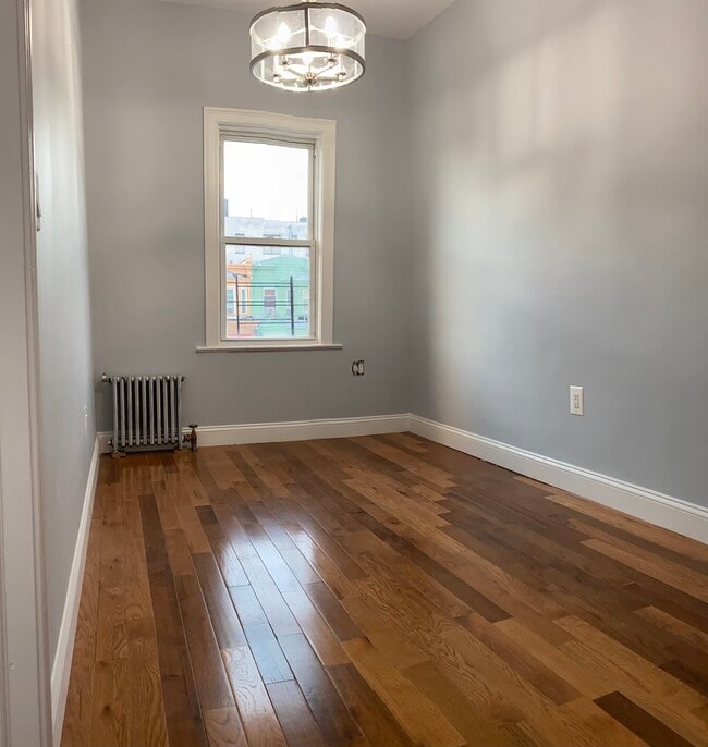 Building Photo - 261 Dahill Rd