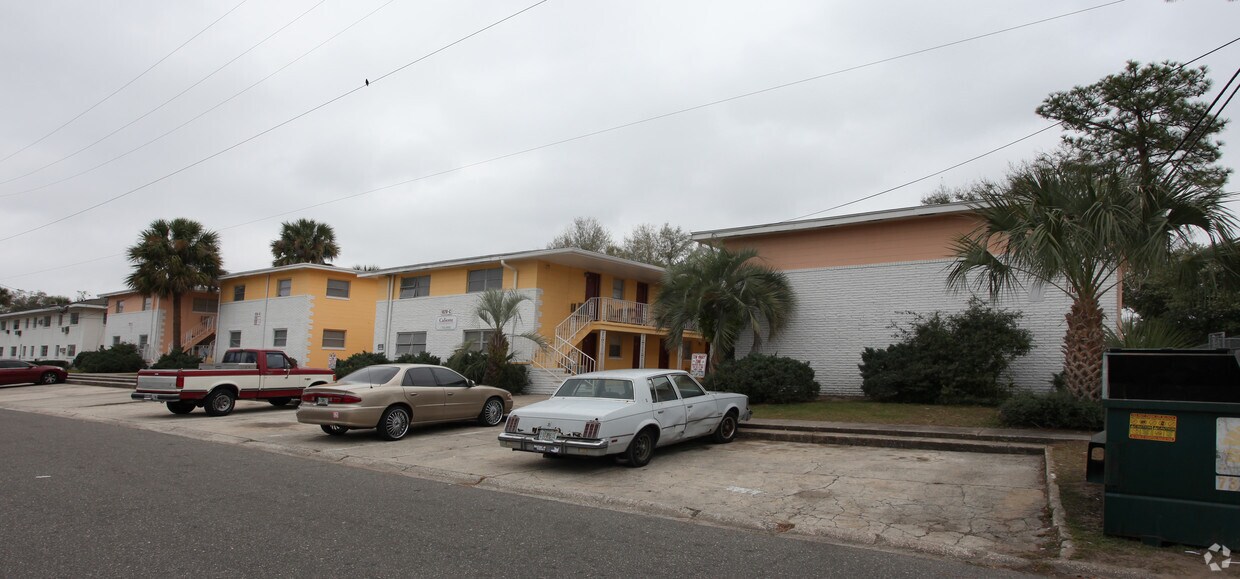 Caliente Apartments Jacksonville, FL