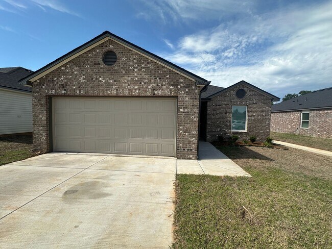 Foto del edificio - *Newly Built* 3 Bed 2 Bath 2 Car Garage