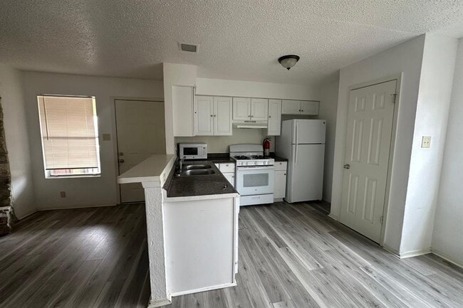 Foto del edificio - 2202 Tabor Ct