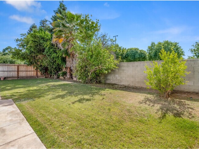 Foto del edificio - 7549 N 8th St