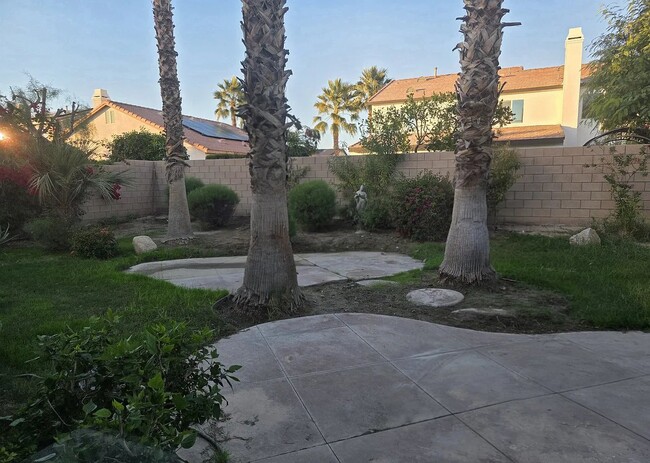 Building Photo - 83934 Avenida Verano