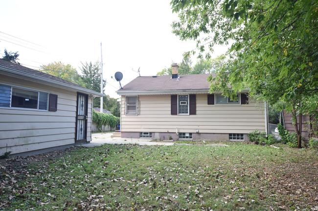 Building Photo - 5716 N 63rd St