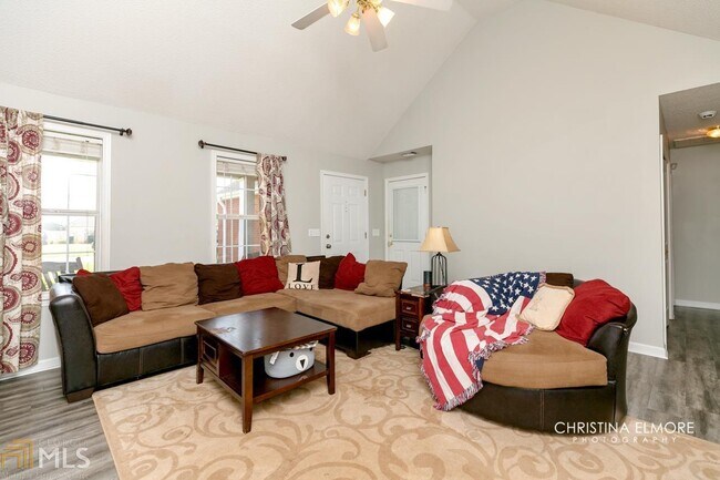 Building Photo - 207 Carver Ct