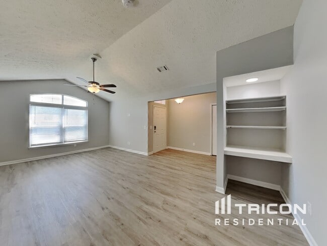 Building Photo - 4292 Brackenwood Dr