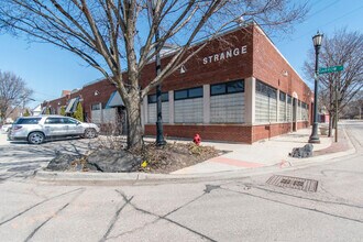 Building Photo - 1703 Darrow Ave