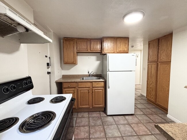 Building Photo - 517 E 500 S