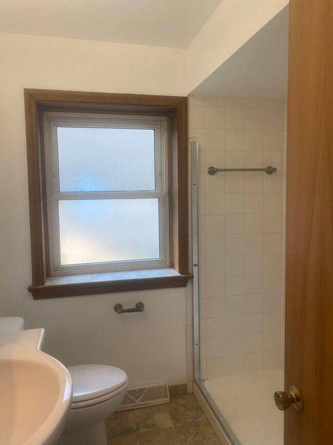 Foto del edificio - 1521 Balmoral Ave