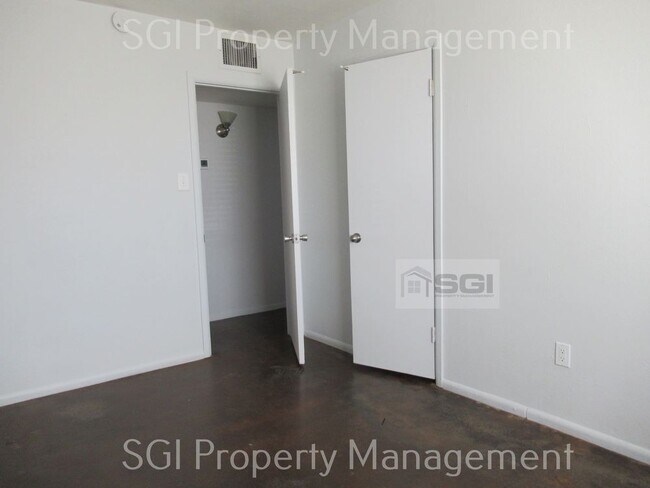 Building Photo - UPDATED NORTH PHOENIX PROPERTY!