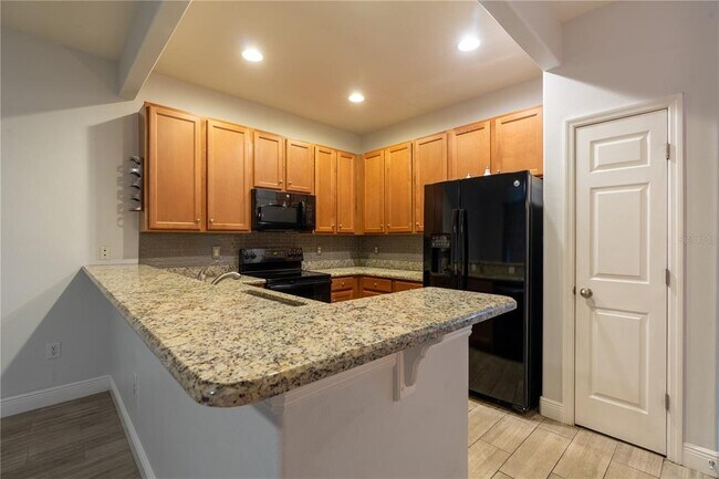 Foto del edificio - 4631 69th Pl N