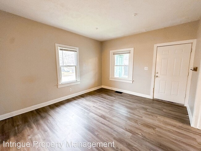 Building Photo - 2 br, 1 bath House - 5201 E Burgess Ave
