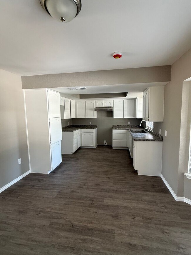 Foto del edificio - 2218 Parkside Dr