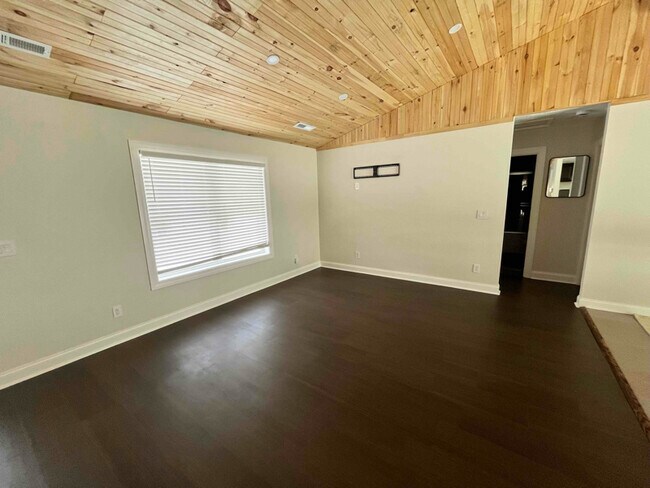 Building Photo - 9798 Sheehan Rd