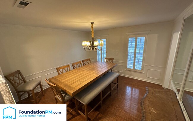 Building Photo - 7939 Dovie Ln