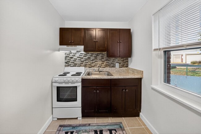 Building Photo - Croydon Manor Apartments