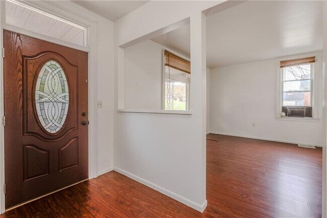 Foto del edificio - Available NOW 2 Bedroom and 3 Bedroom in T...
