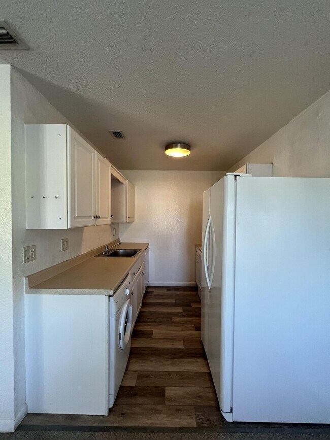 Building Photo - 4607 Bayshore Dr