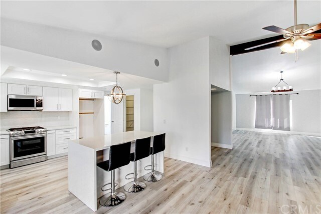 Foto del edificio - 2045 N Apple Ave