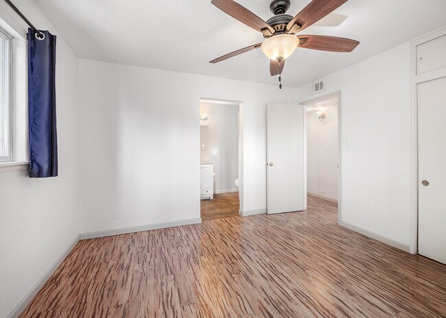 Building Photo - 7 E M St