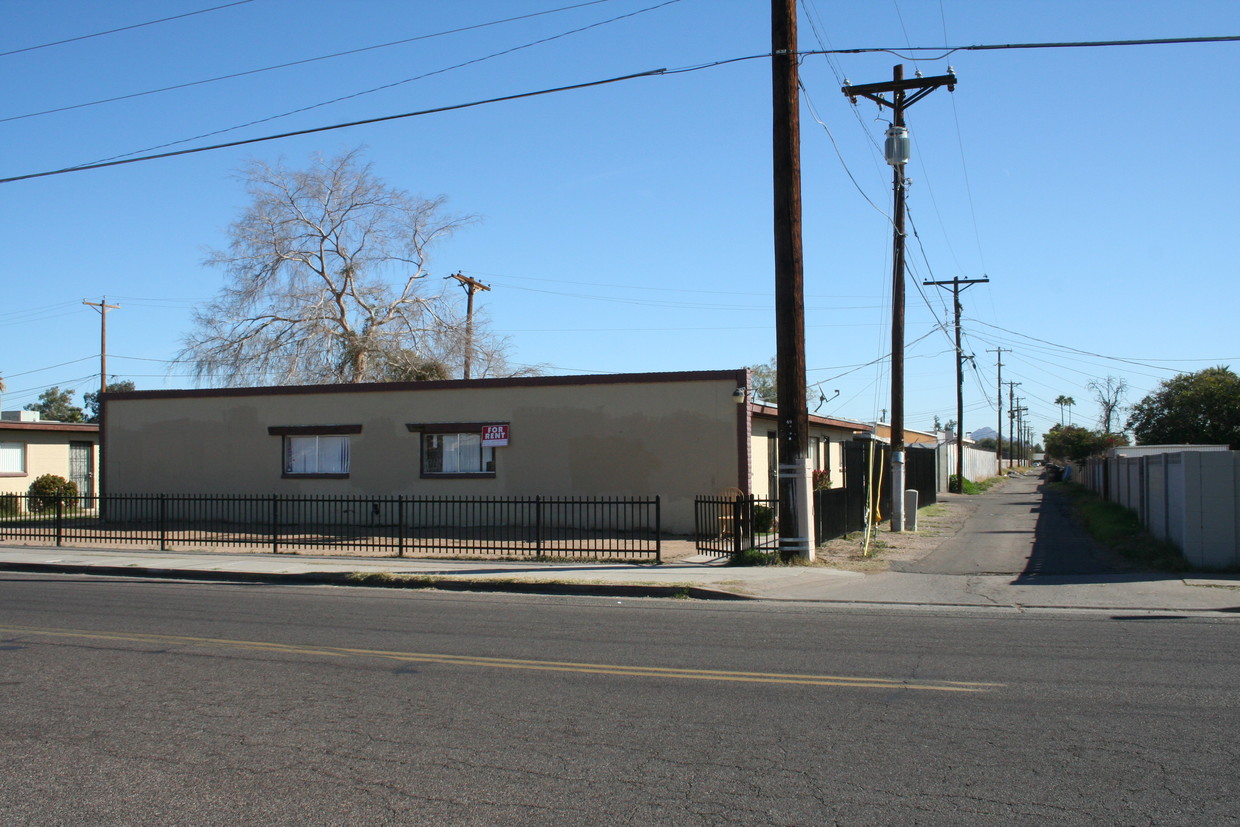 Primary Photo - 4811 N 37th Ave