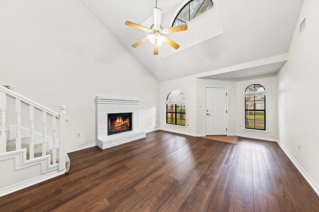 Foto del edificio - 236 Parkwood Cir