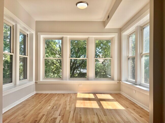 Foto del edificio - 4830 N Saint Louis Ave